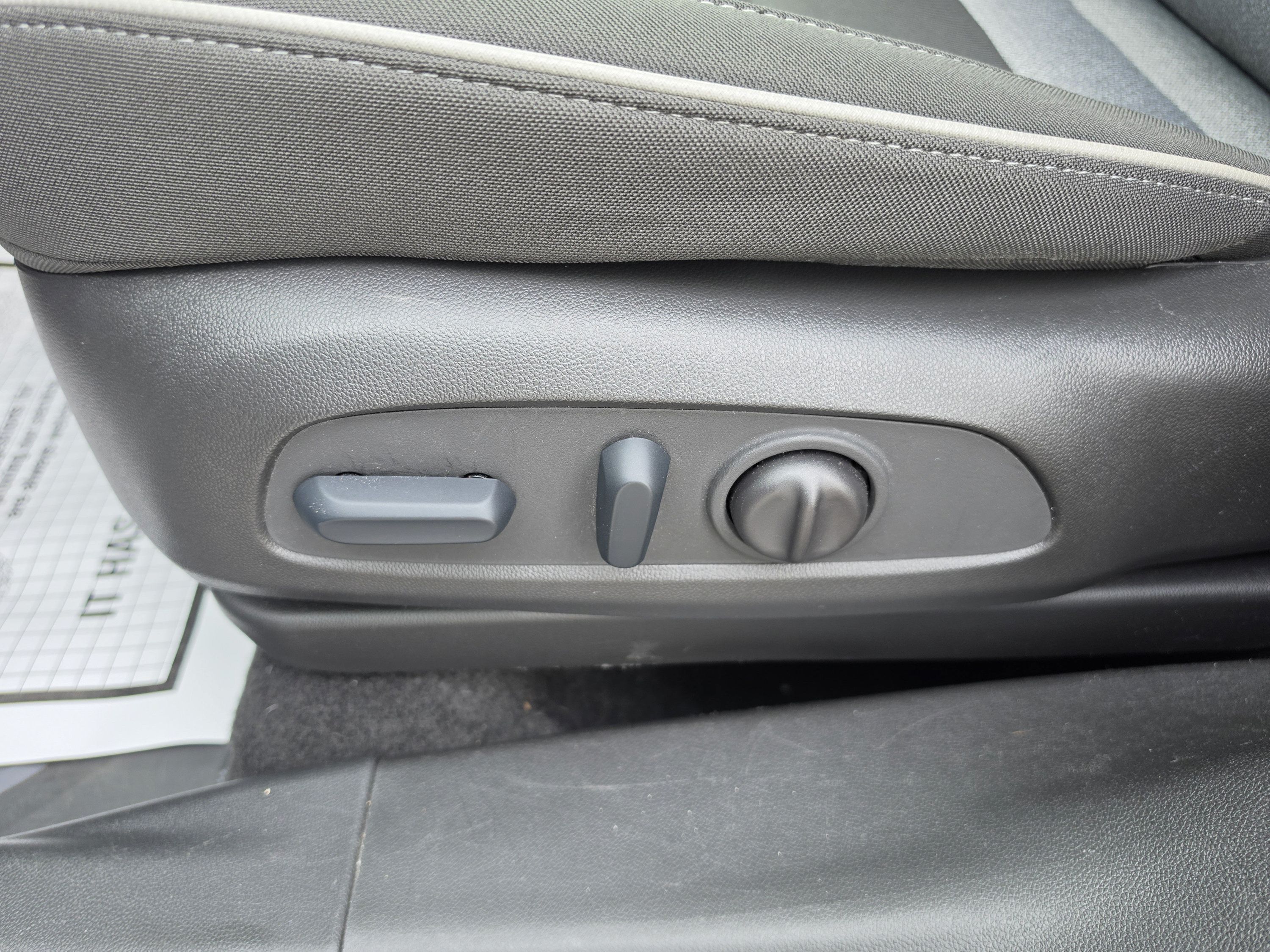 Used 2023 Chevrolet TrailBlazer LT FWD image 25