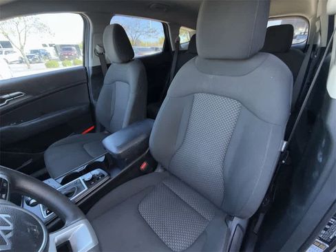 Used 2023 Kia Sportage LX image 11