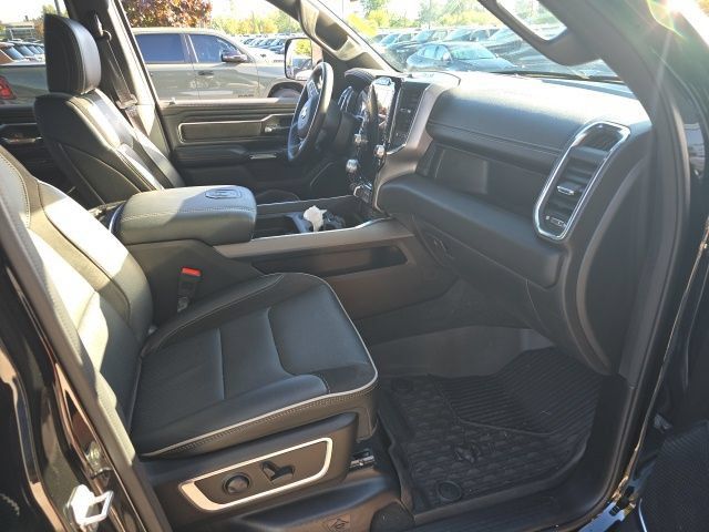 Used 2024 RAM 1500 Laramie AWD/4WD image 7