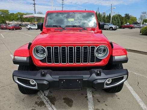Certified 2025 Jeep Wrangler Unlimited Sahara w/ Safety Group AWD/4WD image 4