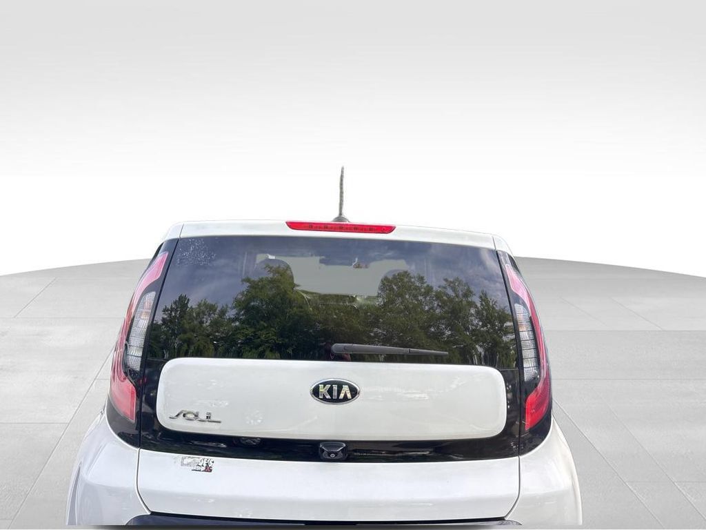 Used 2016 Kia Soul + FWD image 12