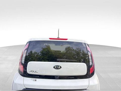 Used 2016 Kia Soul + FWD image 12