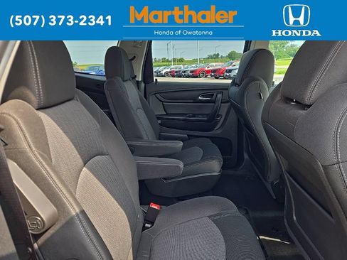 Used 2017 Chevrolet Traverse LT FWD image 16
