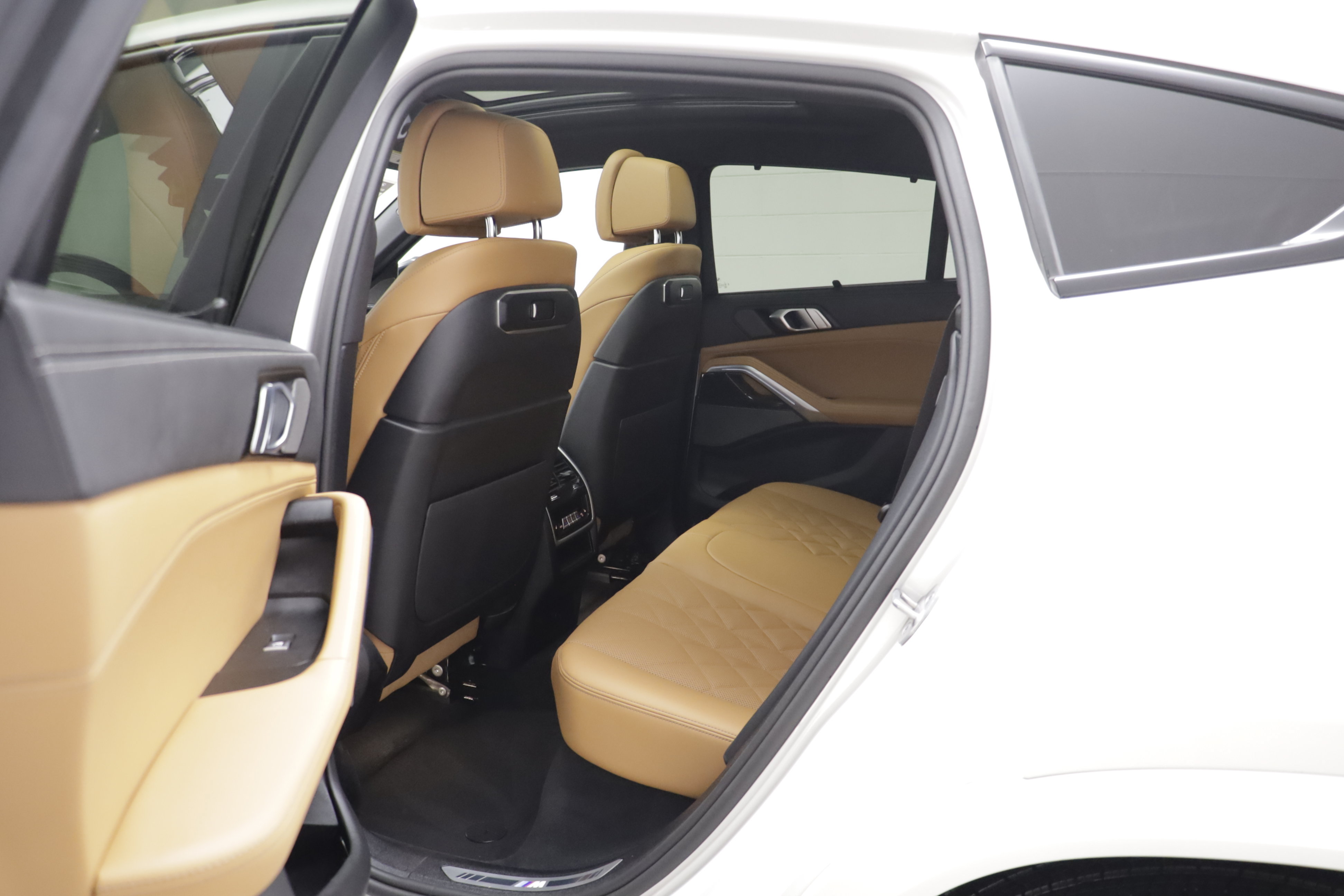 Used 2026 BMW X6 xDrive40i AWD/4WD image 13