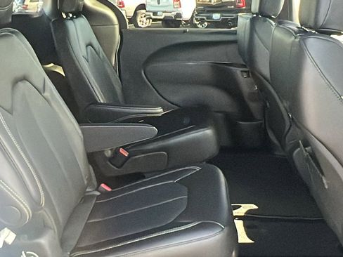 New 2026 Chrysler Pacifica Select image 18