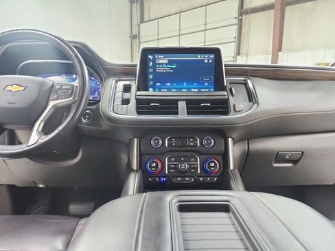 Used 2023 Chevrolet Suburban Premier AWD/4WD image 28