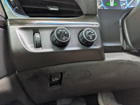Used 2017 Cadillac Escalade ESV Platinum AWD/4WD image 25