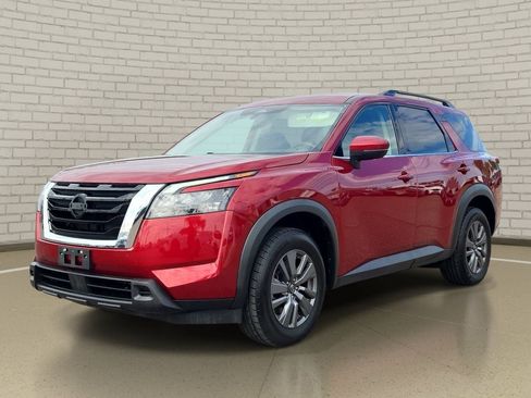 Certified 2024 Nissan Pathfinder SV FWD image 1