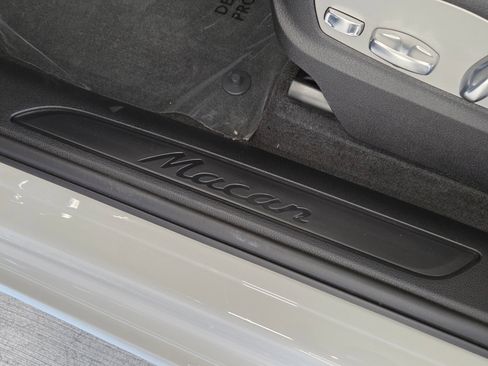 New 2026 Porsche Macan AWD/4WD image 17