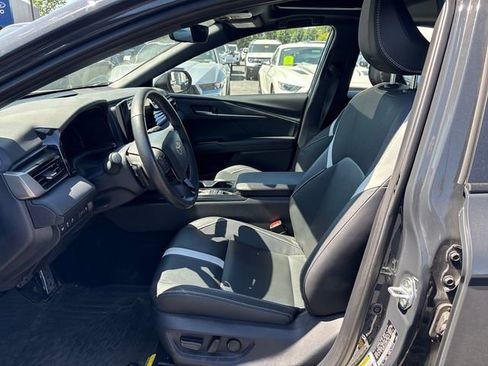 Used 2025 Toyota Camry SE w/ Convenience Package FWD image 10