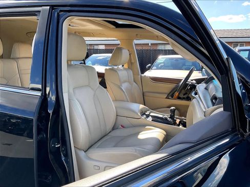 Used 2020 Lexus LX 570 4WD w/ Luxury Package image 9