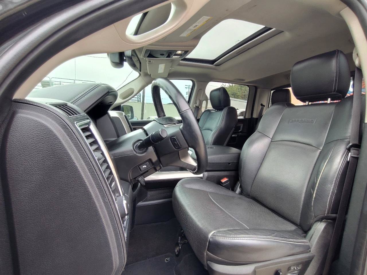 Used 2017 RAM 1500 Laramie w/ Convenience Group AWD/4WD image 18