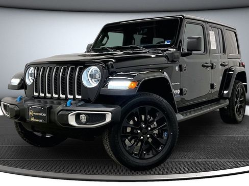 Used 2023 Jeep Wrangler Unlimited Sahara w/ Cold Weather Group AWD/4WD image 3