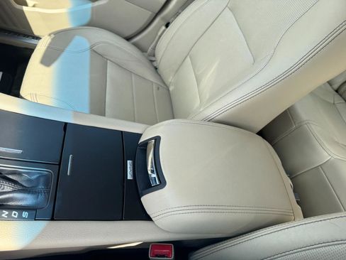 Used 2016 Ford Taurus Limited FWD image 19