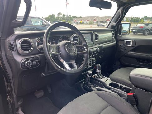 Used 2021 Jeep Gladiator Overland w/ Cold Weather Group AWD/4WD image 27