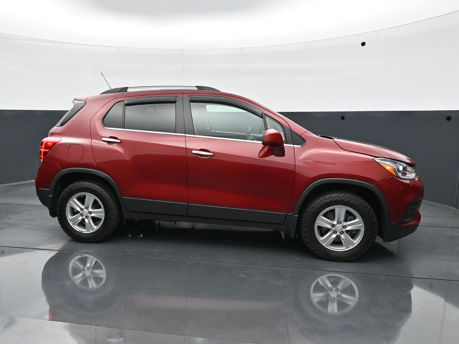 Used 2019 Chevrolet Trax LT w/ Sun & Sound Package AWD/4WD image 7