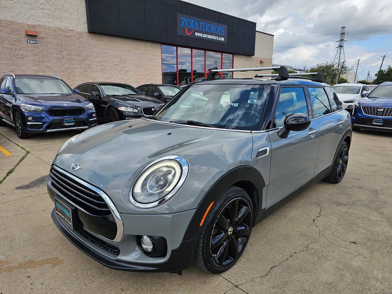 Used 2016 MINI Cooper Clubman FWD image 1