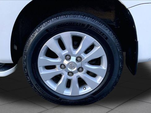 Used 2018 Toyota Sequoia Platinum RWD image 9