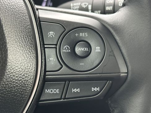 Used 2025 Toyota Corolla Cross XLE w/ Convenience Package image 41