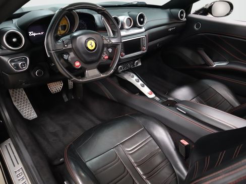 Used 2016 Ferrari California T RWD image 16