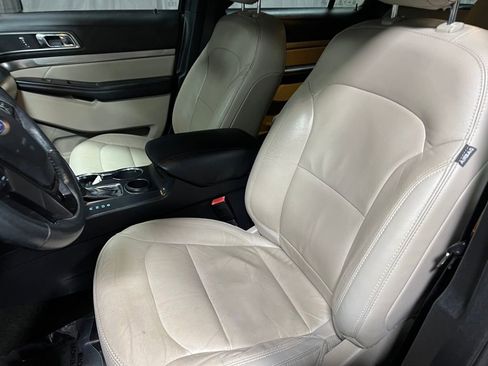 Used 2018 Ford Explorer XLT w/ Equipment Group 202A image 21