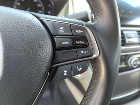 Used 2019 Honda Accord Touring image 12