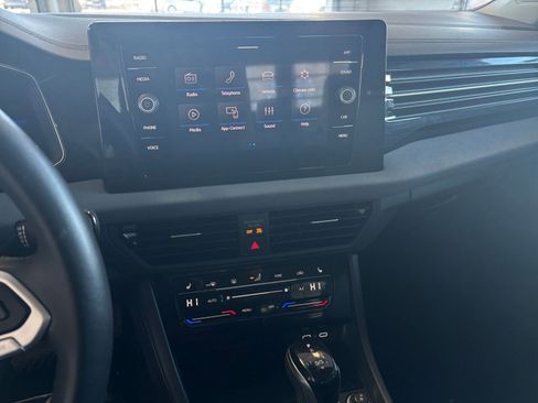 Used 2025 Volkswagen Jetta SE image 21