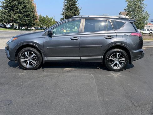 Used 2018 Toyota RAV4 XLE image 2