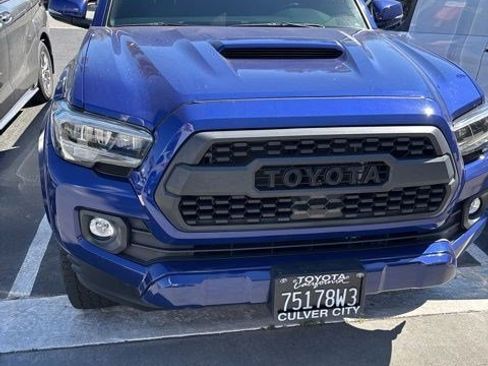 Used 2023 Toyota Tacoma TRD Sport AWD/4WD image 2
