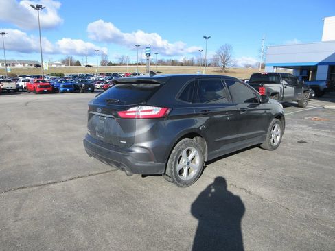 Used 2019 Ford Edge SE image 3