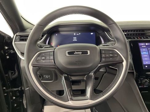 Used 2023 Jeep Grand Cherokee L Laredo RWD image 21