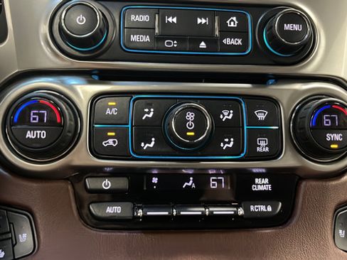 Used 2019 Chevrolet Suburban Premier AWD/4WD image 18