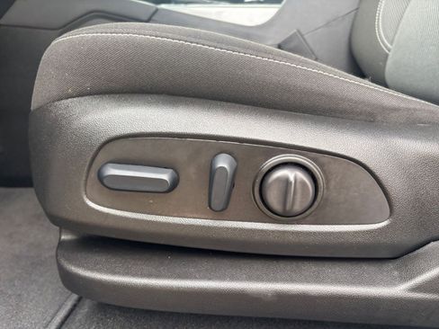 Used 2025 Chevrolet Blazer LT image 23