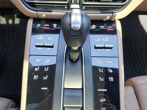 Used 2024 Porsche Macan image 30