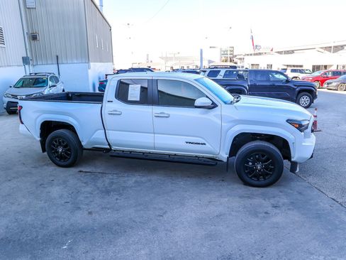 Used 2024 Toyota Tacoma SR5 image 5