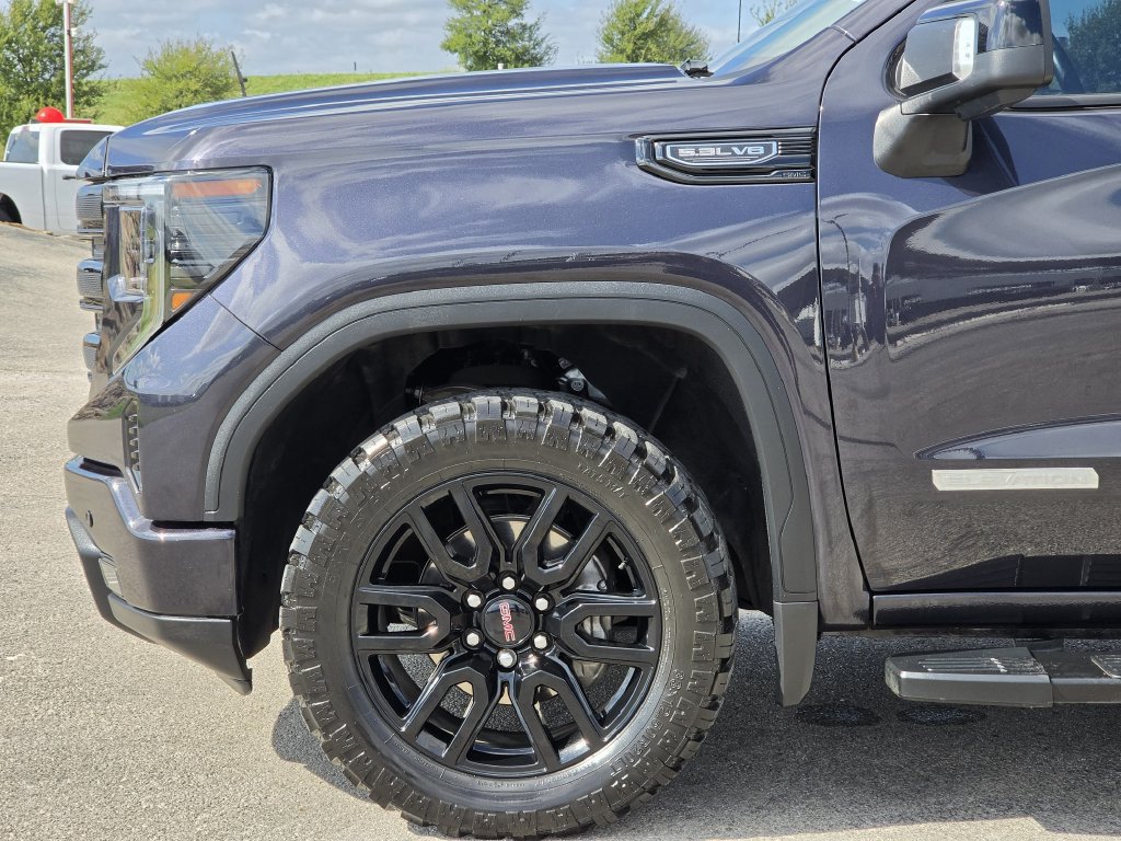 Used 2025 GMC Sierra 1500 Elevation w/ Elevation Premium Package AWD/4WD image 9