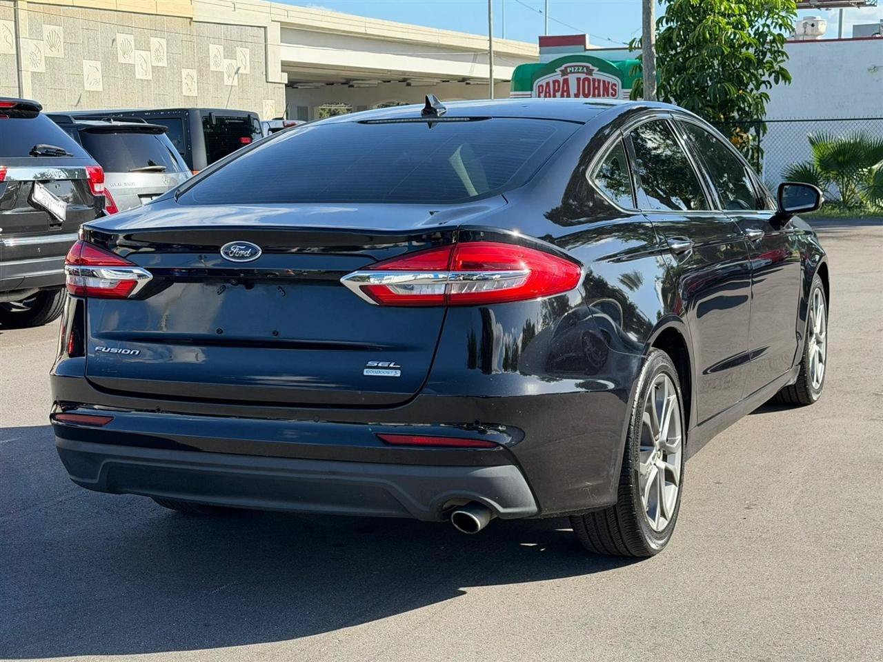 Used 2019 Ford Fusion SEL FWD image 9