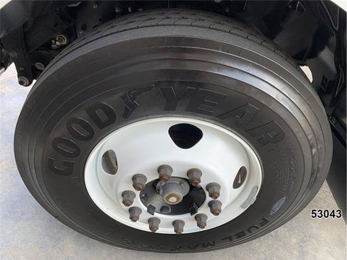 Used 2023 Ford F650 2WD Regular Cab Super Duty image 23