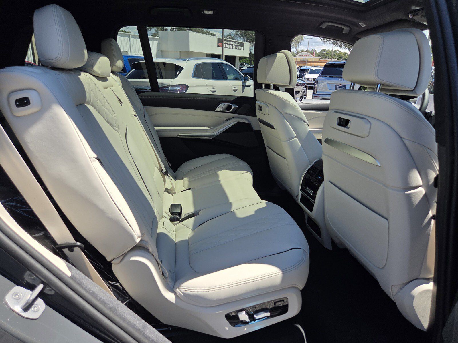 New 2027 BMW X7 xDrive40i w/ Executive Package AWD/4WD image 16