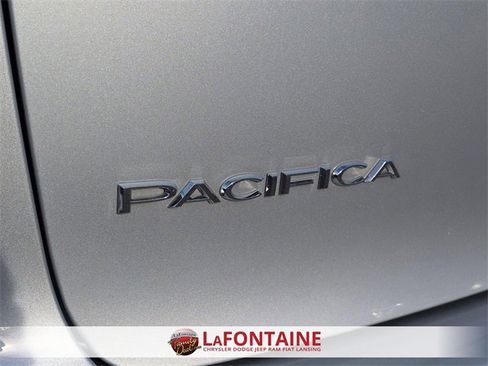 Certified 2024 Chrysler Pacifica Touring-L image 10