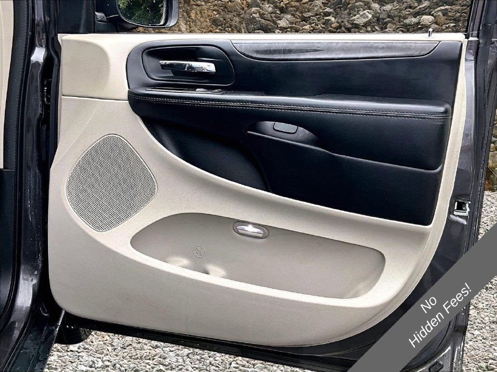 Used 2015 Dodge Grand Caravan American Value Package w/ UConnect Hands-Free Group FWD image 19