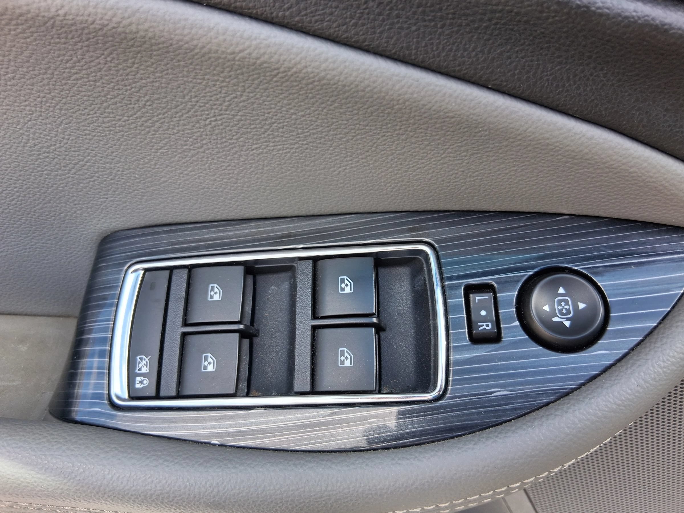 Used 2017 Chevrolet Impala LT FWD image 12
