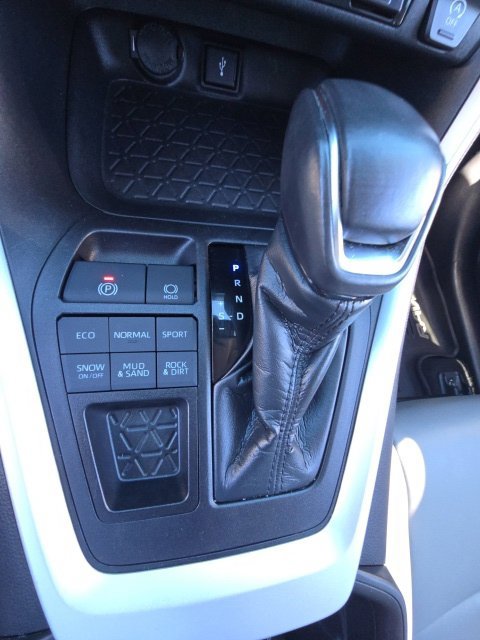 Used 2020 Toyota RAV4 XLE Premium AWD/4WD image 16