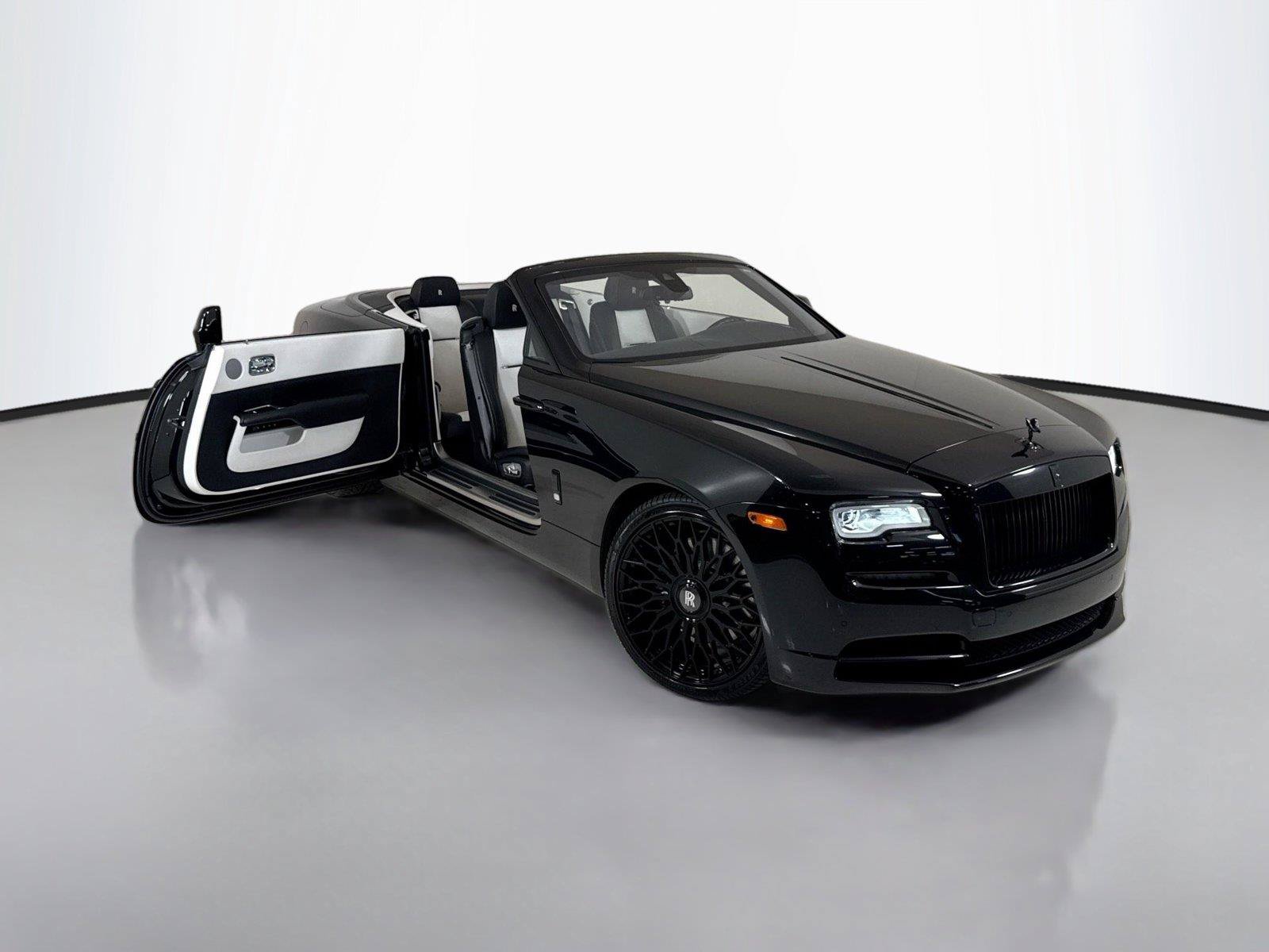 Used 2018 Rolls-Royce Dawn RWD image 39