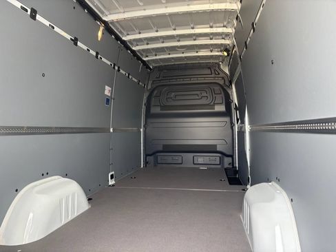 Used 2025 Mercedes-Benz Sprinter 2500 image 16