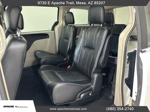 Used 2014 Chrysler Town & Country Touring image 33