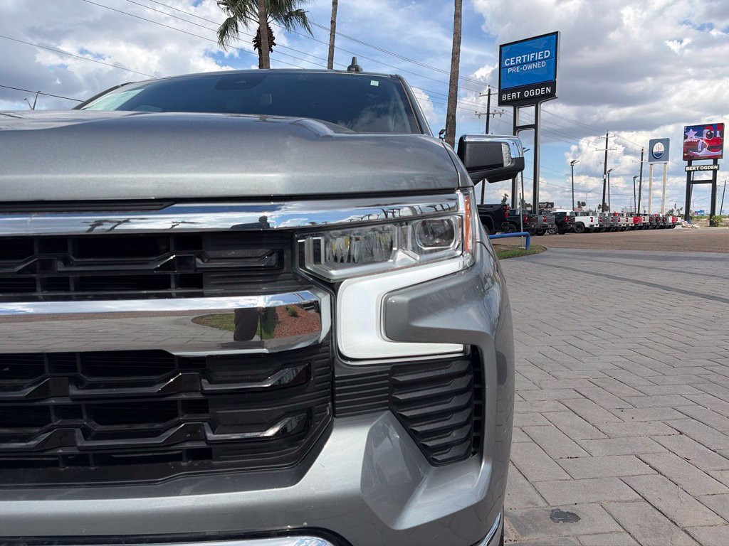 Used 2025 Chevrolet Silverado 1500 LT AWD/4WD image 3