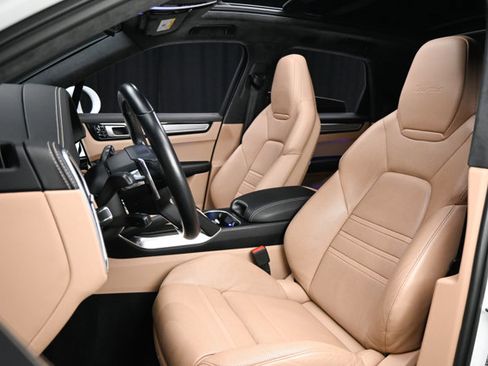 Used 2019 Porsche Cayenne Turbo w/ Premium Plus Package image 50