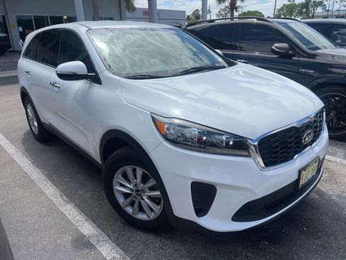 Certified 2019 Kia Sorento LX image 2