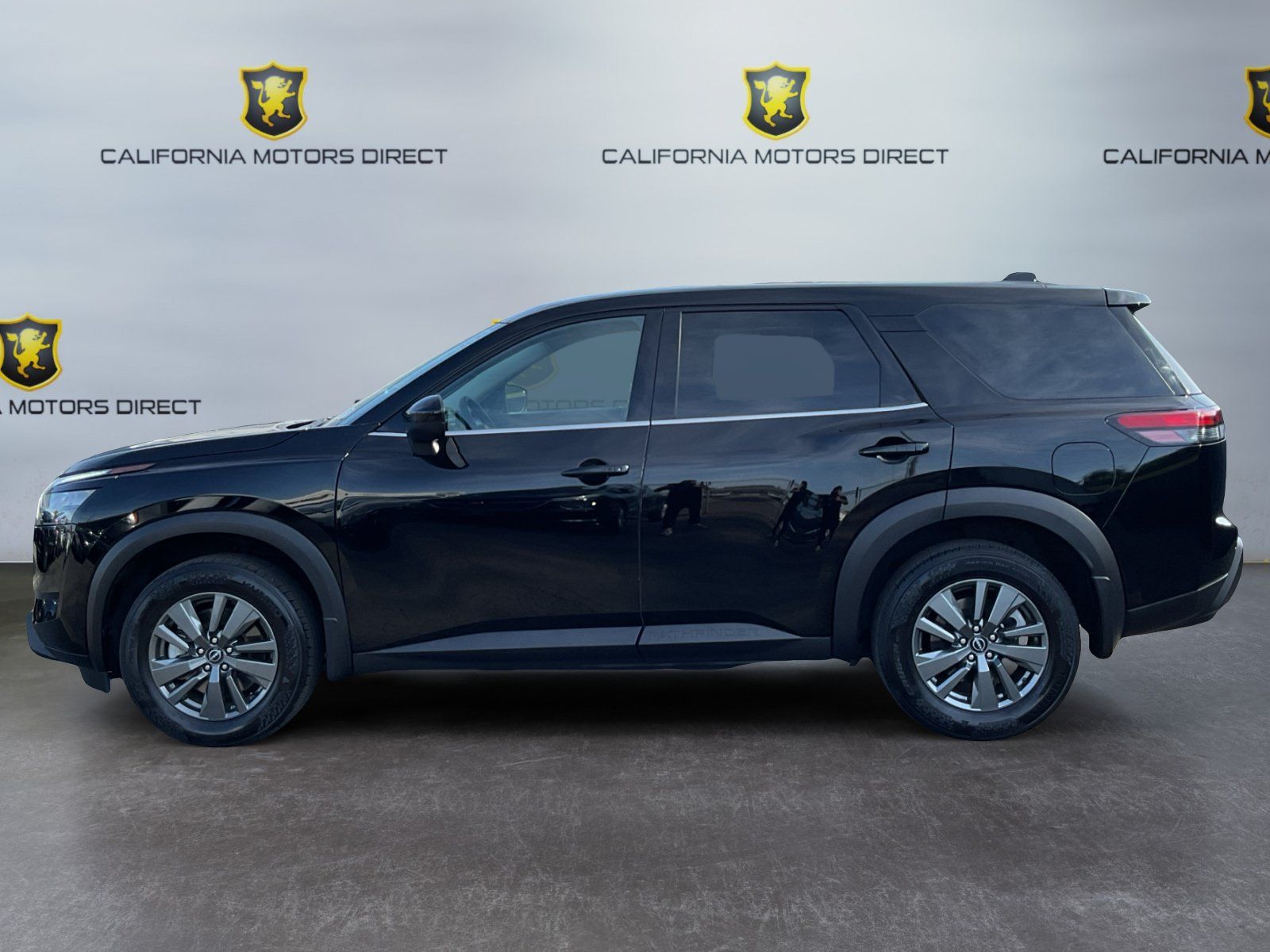 Used 2024 Nissan Pathfinder S FWD image 8
